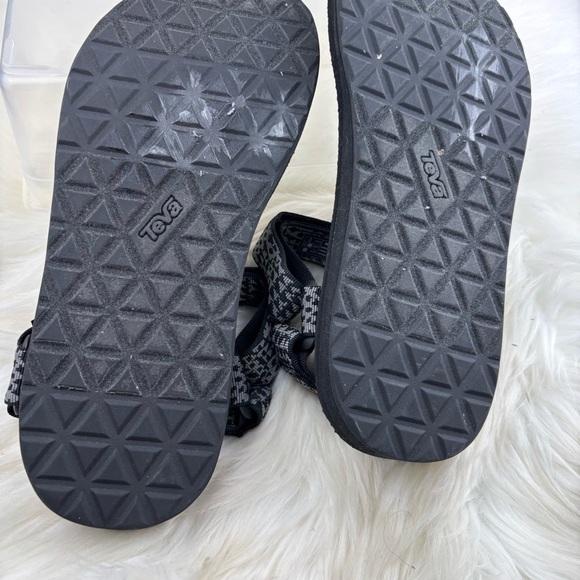 Teva Black and Gray Outdoor Sandals with Adjustable Straps - Picture 6 of 8